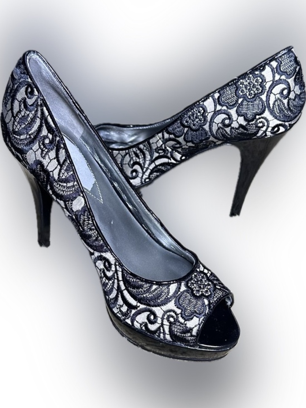 Guess brand black and cream lace peep toe pumps with a patent leather heel 9M